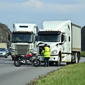 acidente motocicleta caminhão
