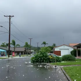 tempestade com granizo e ventos fortes